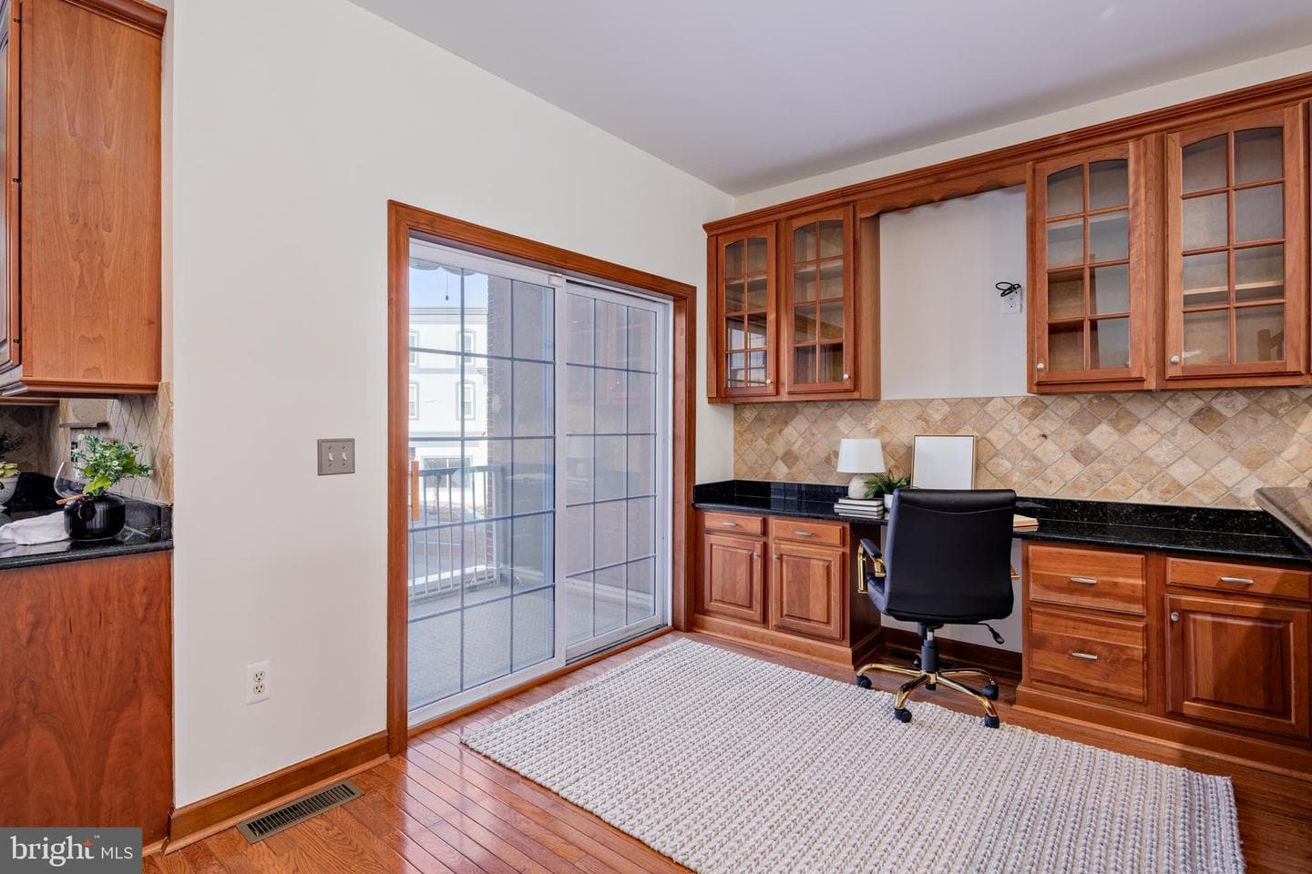 2349 Cambridge Walk photo 25