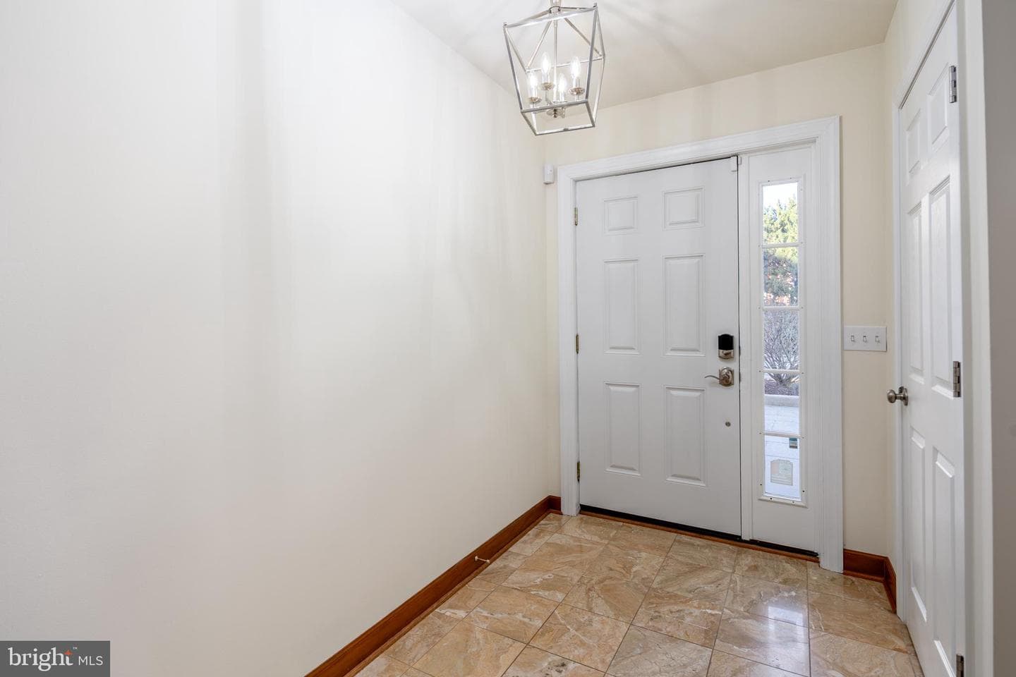 2349 Cambridge Walk photo 3