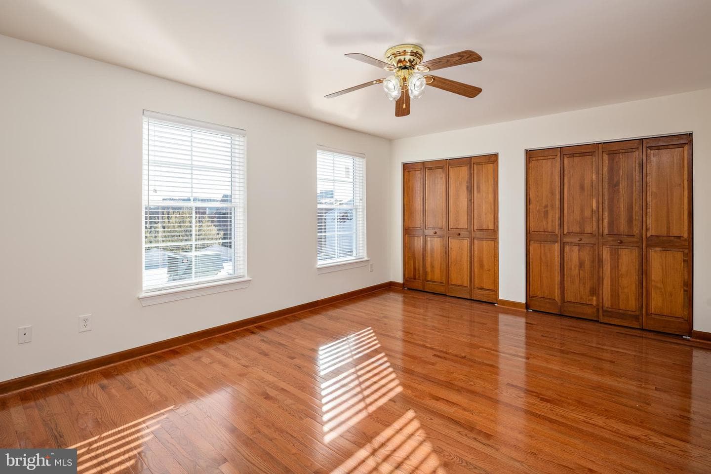 2349 Cambridge Walk photo 40