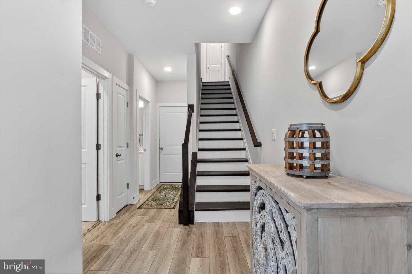 112 Glass Lane photo 4