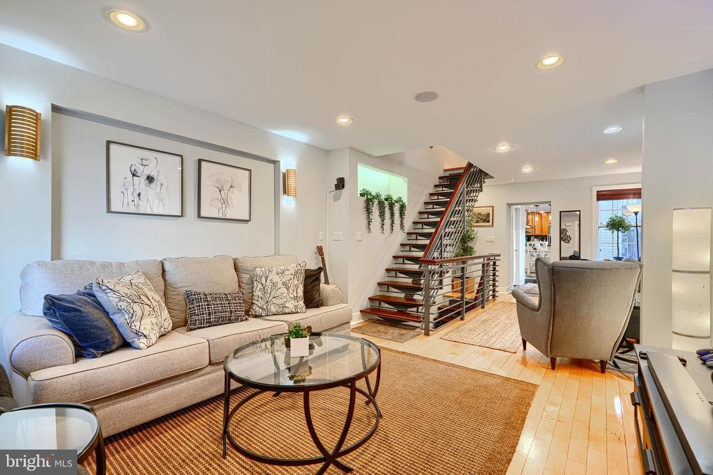 1717 Gough Street photo 4