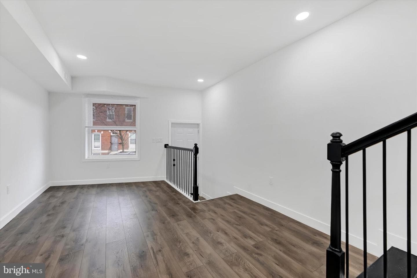 2606 W Fairmount Avenue photo 3