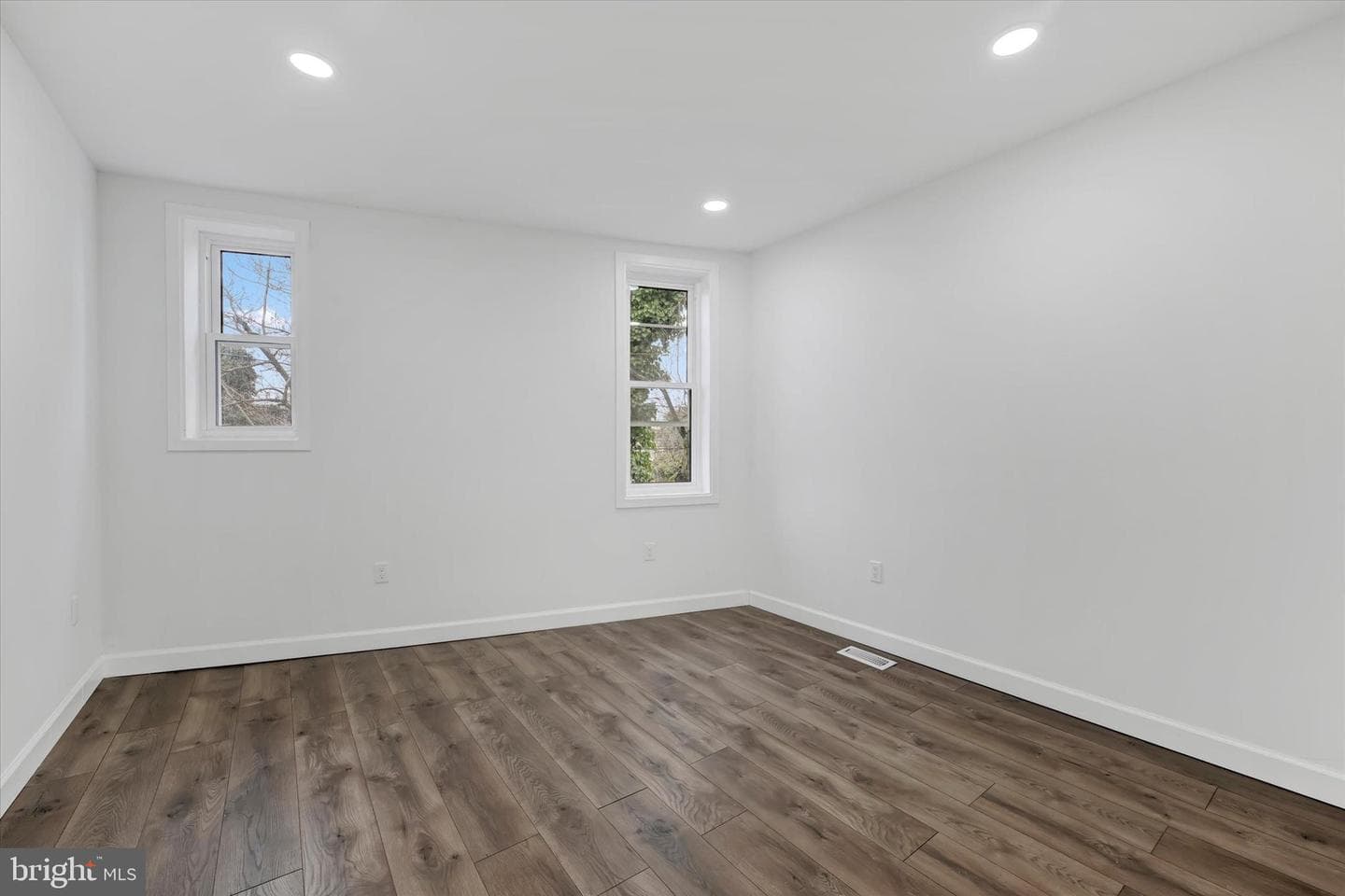 2606 W Fairmount Avenue photo 6