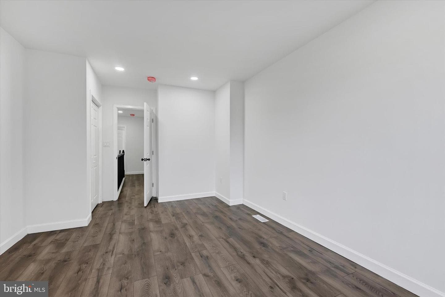 2606 W Fairmount Avenue photo 8