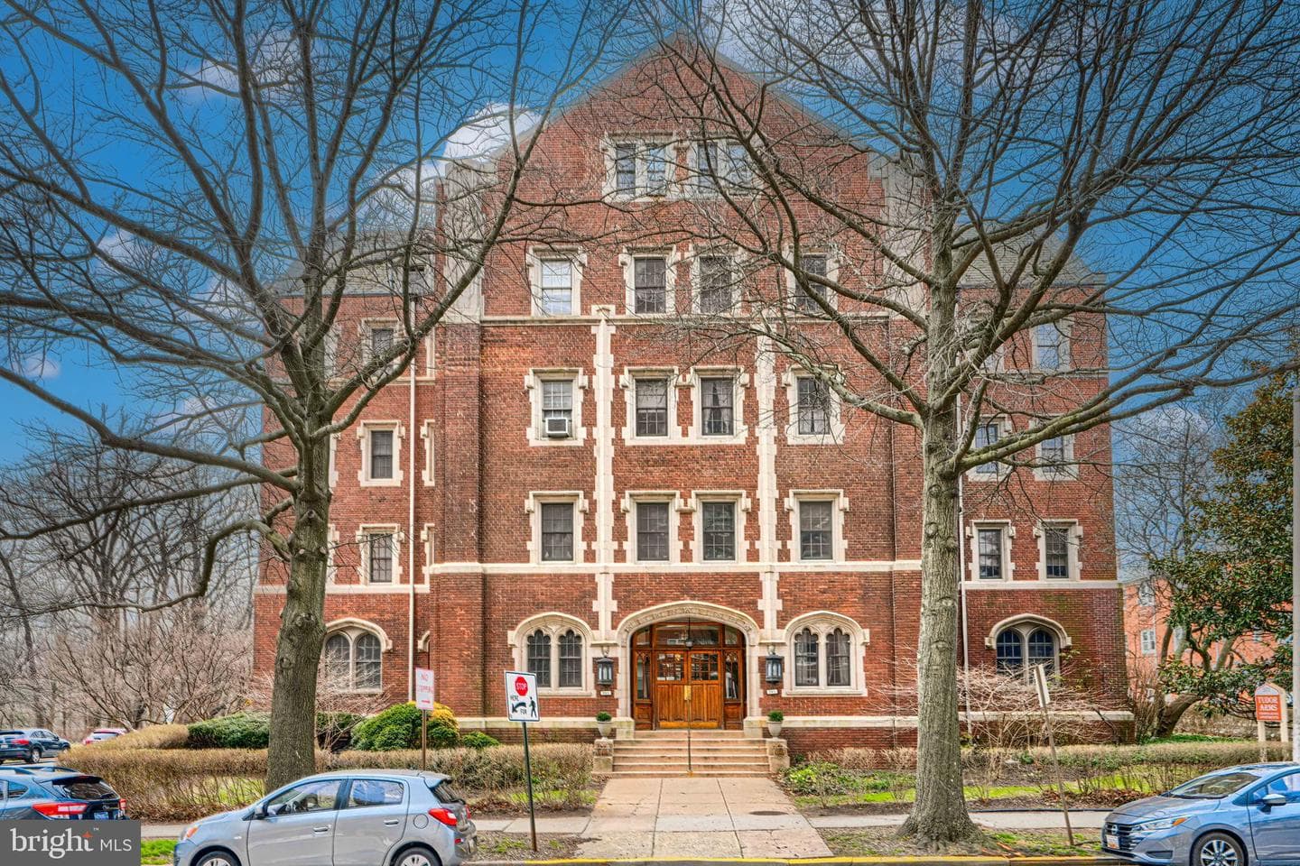 501 W University Parkway #j2 photo 2