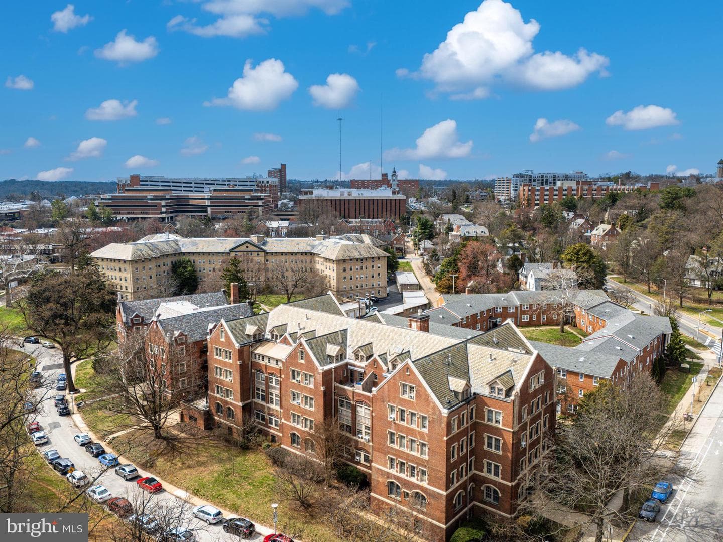 501 W University Parkway #j2 photo 9