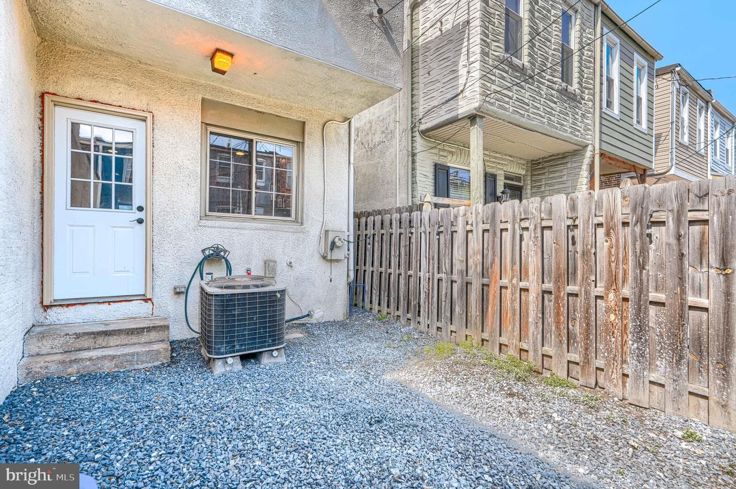 135 W Ostend Street photo 15