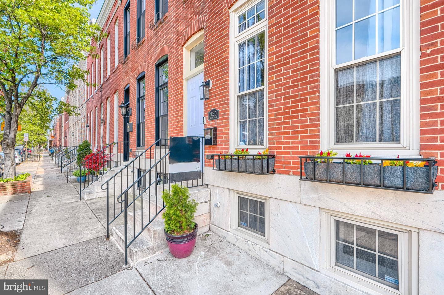 135 W Ostend Street photo 3