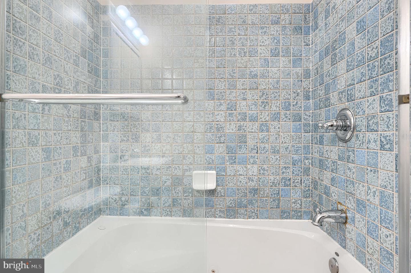 135 W Ostend Street photo 31