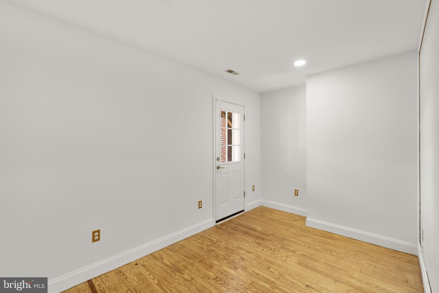 2219 Essex Street photo 24