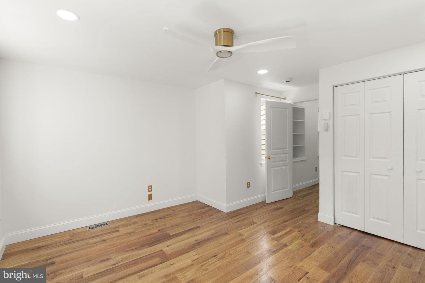 2219 Essex Street photo 29