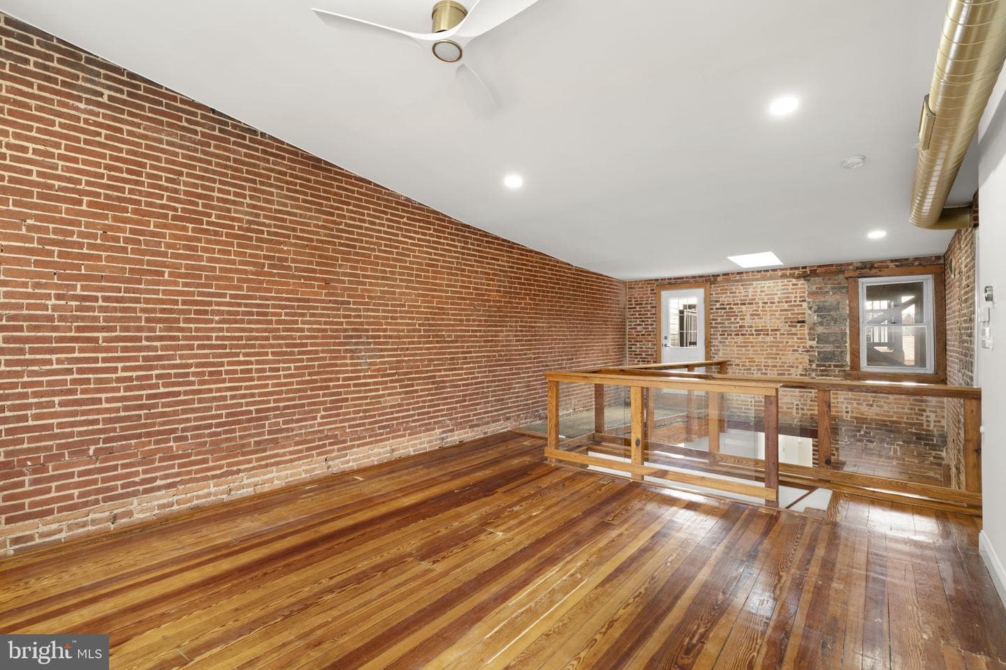 2219 Essex Street photo 34