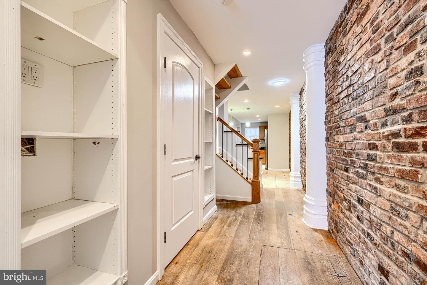 736 Light Street photo 10