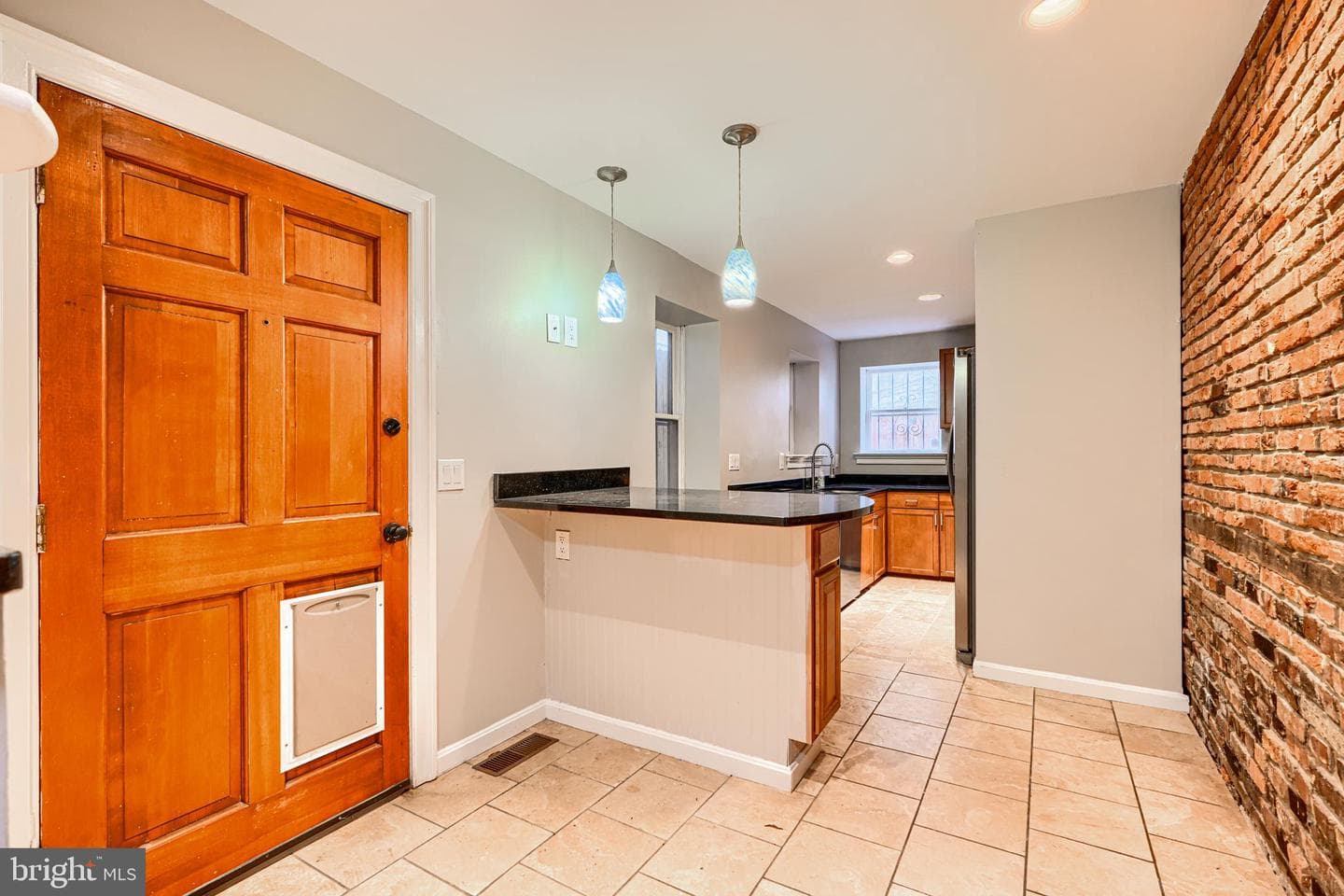 736 Light Street photo 13