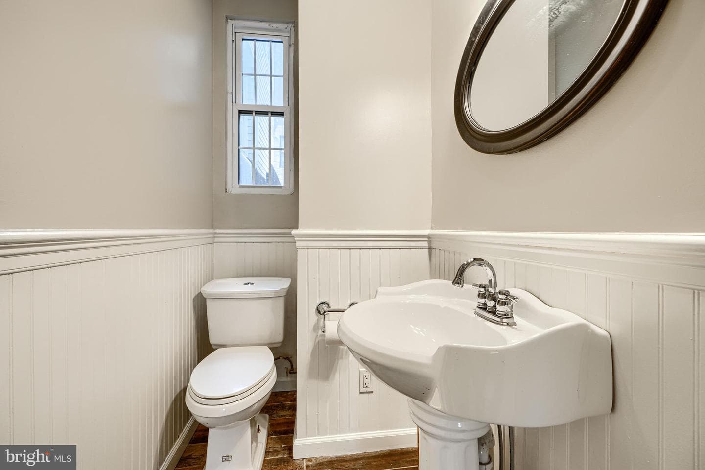 736 Light Street photo 19