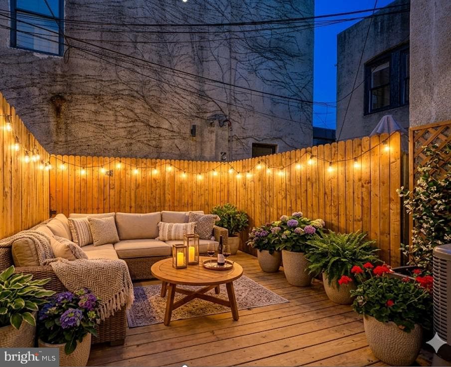 736 Light Street photo 21
