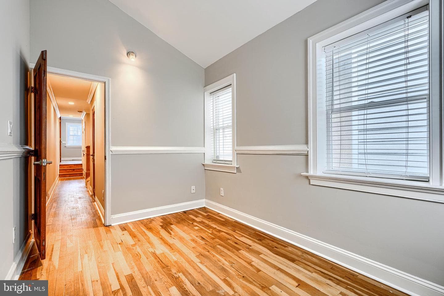 736 Light Street photo 26