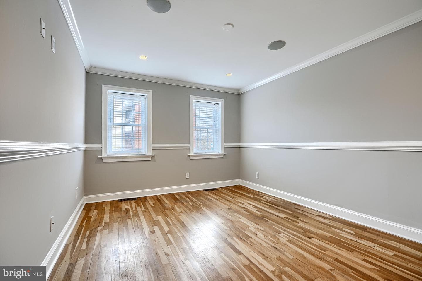 736 Light Street photo 27