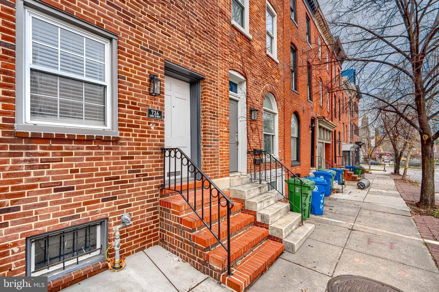 736 Light Street photo 3