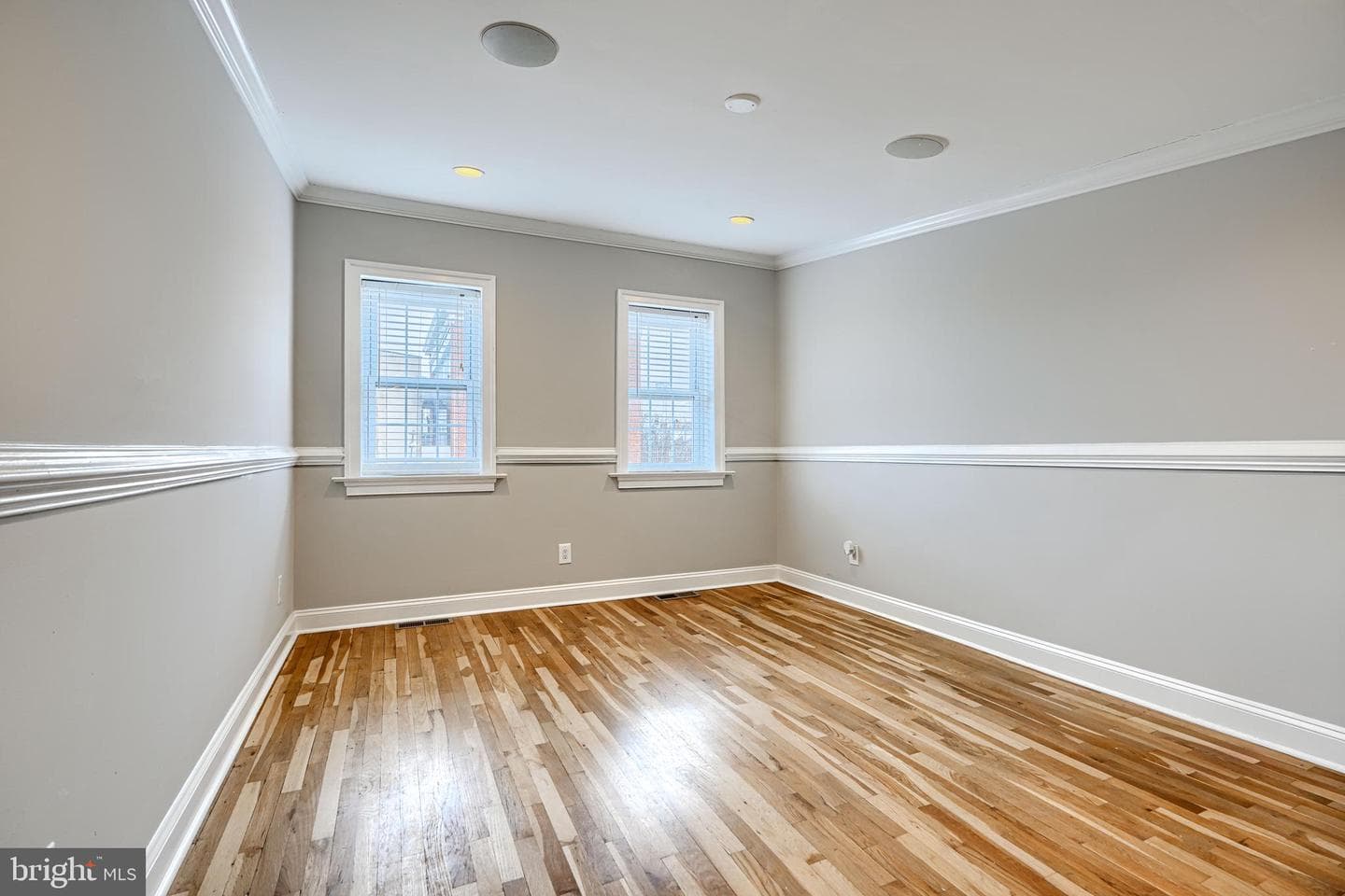 736 Light Street photo 33
