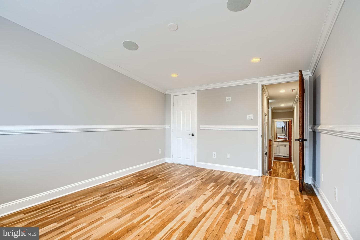 736 Light Street photo 35