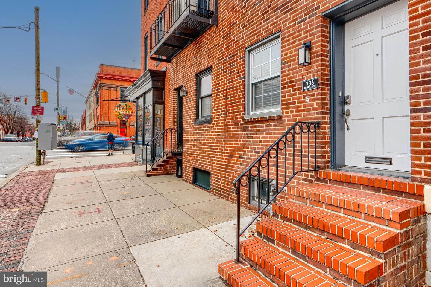 736 Light Street photo 4