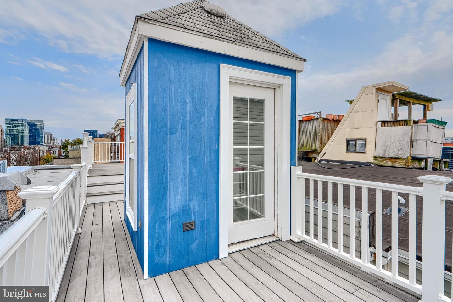 736 Light Street photo 44