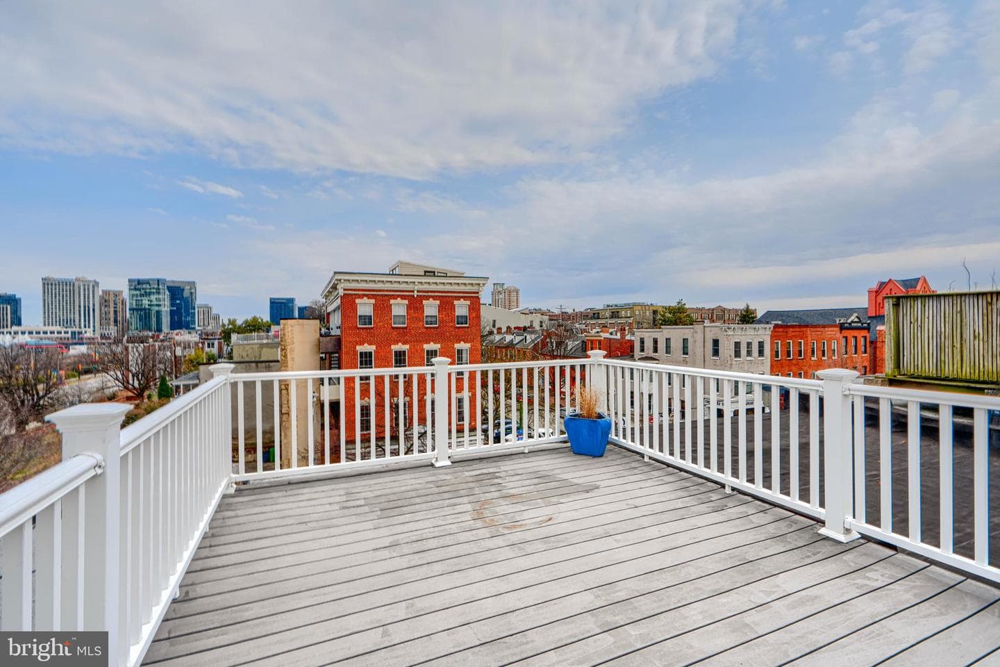 736 Light Street photo 46