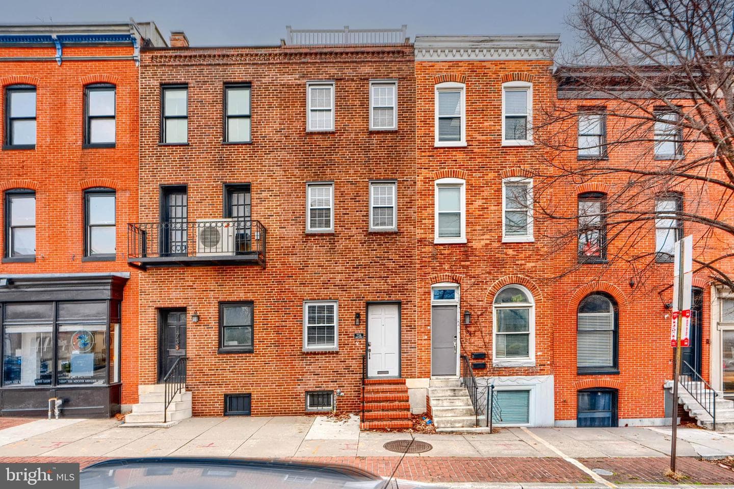 736 Light Street photo 5