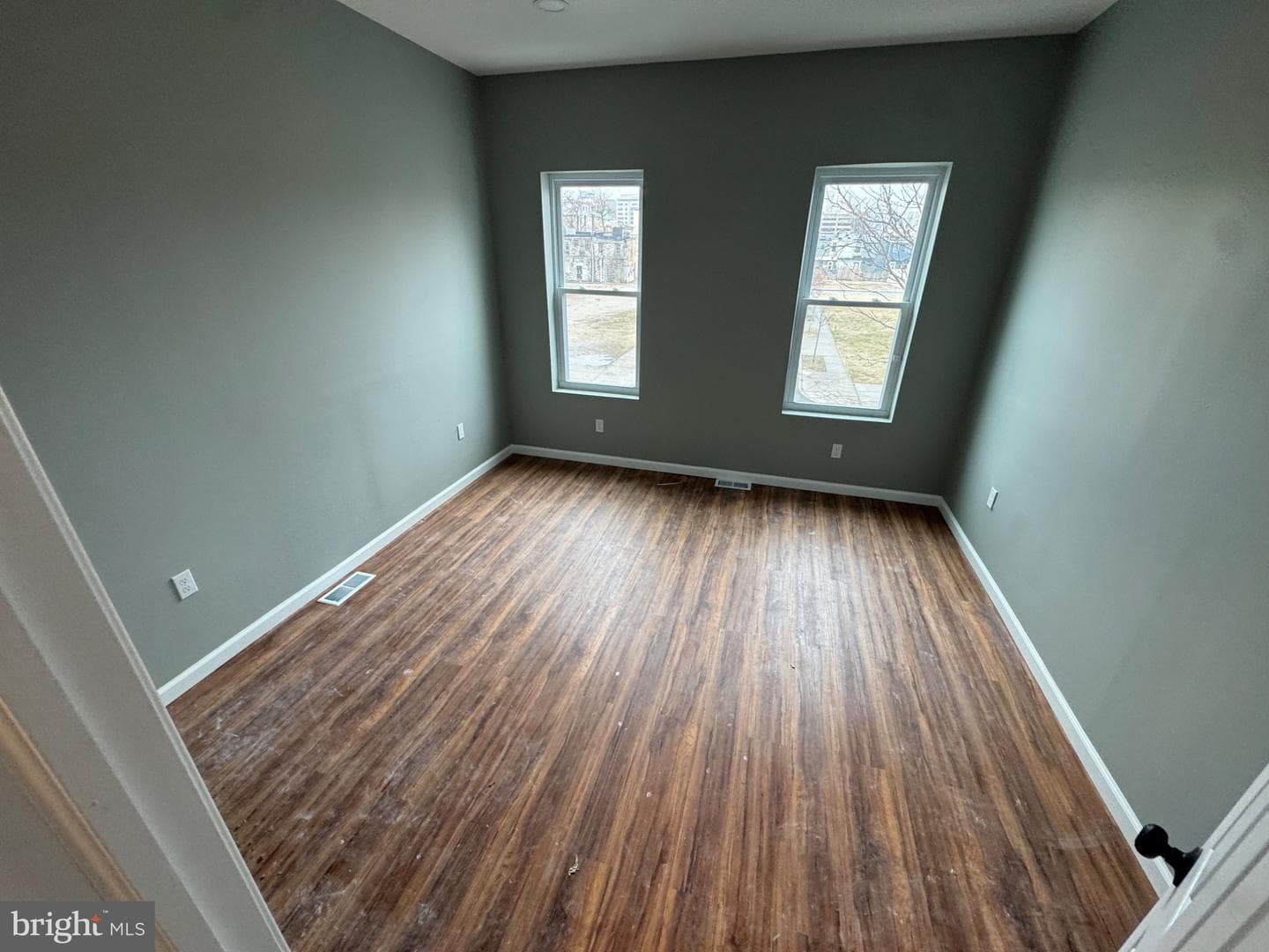 713 N Montford Avenue photo 23