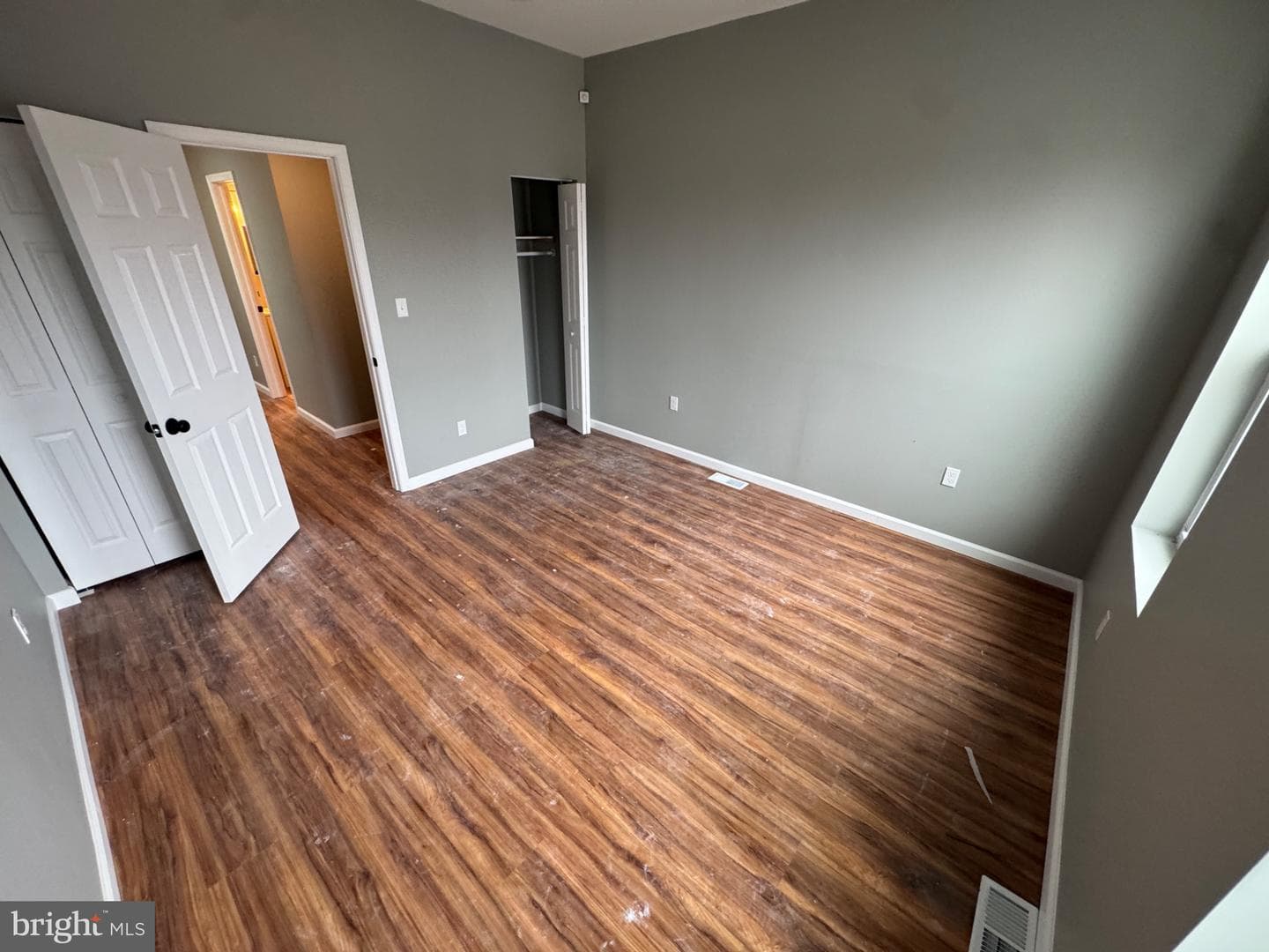 713 N Montford Avenue photo 25
