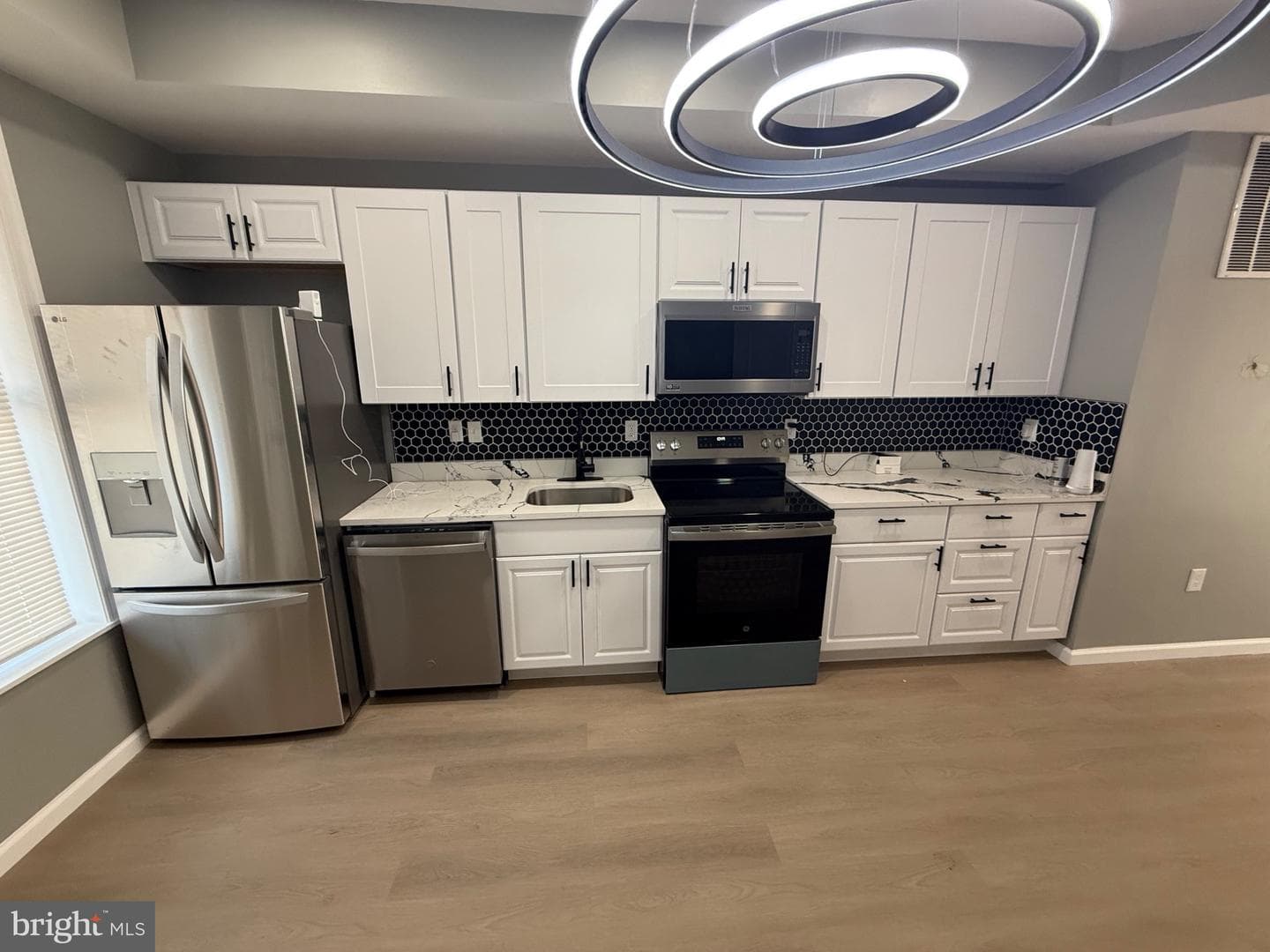 215 N Curley Street photo 4