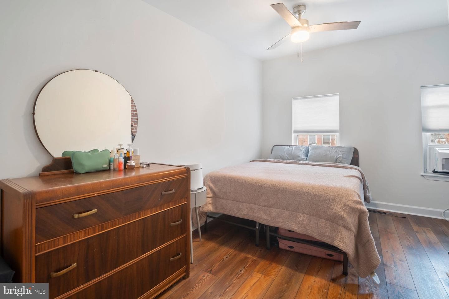 2526 Foster Avenue photo 16