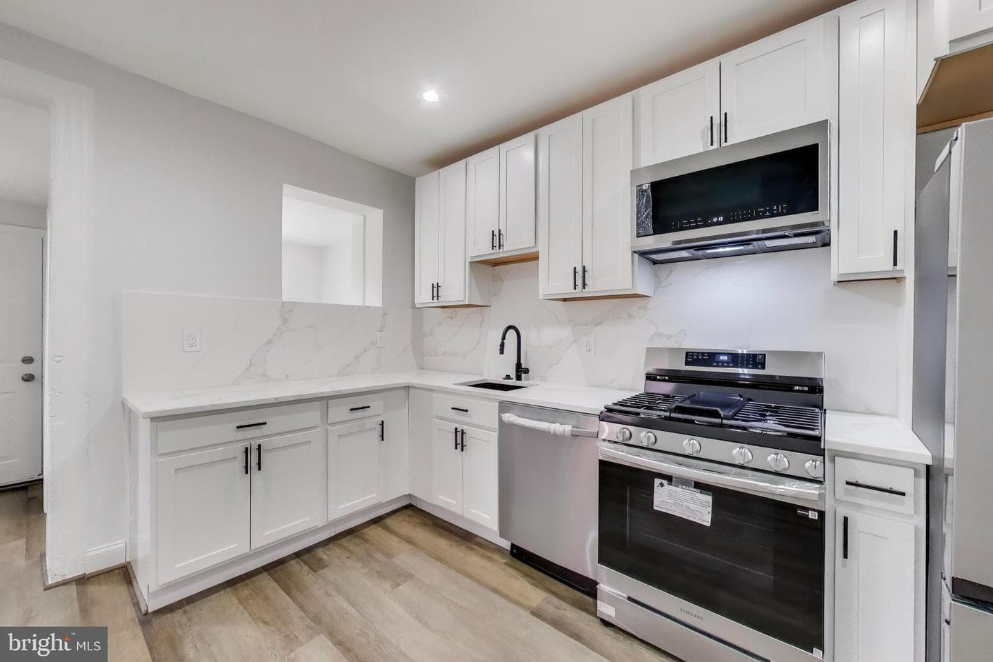 1241 James Street photo 2