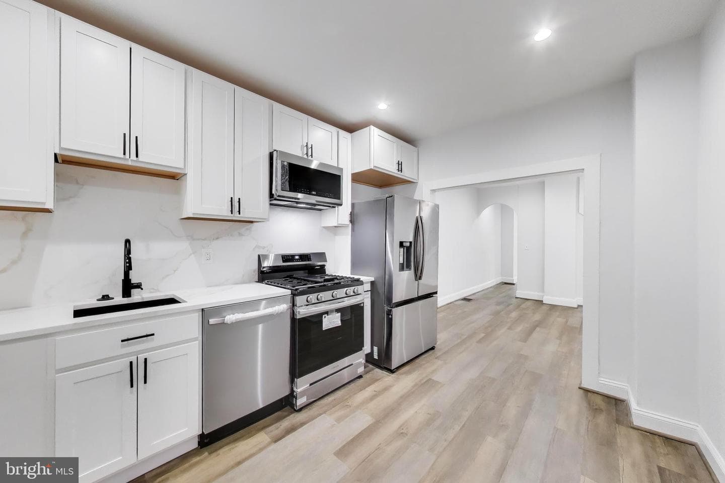 1241 James Street photo 3