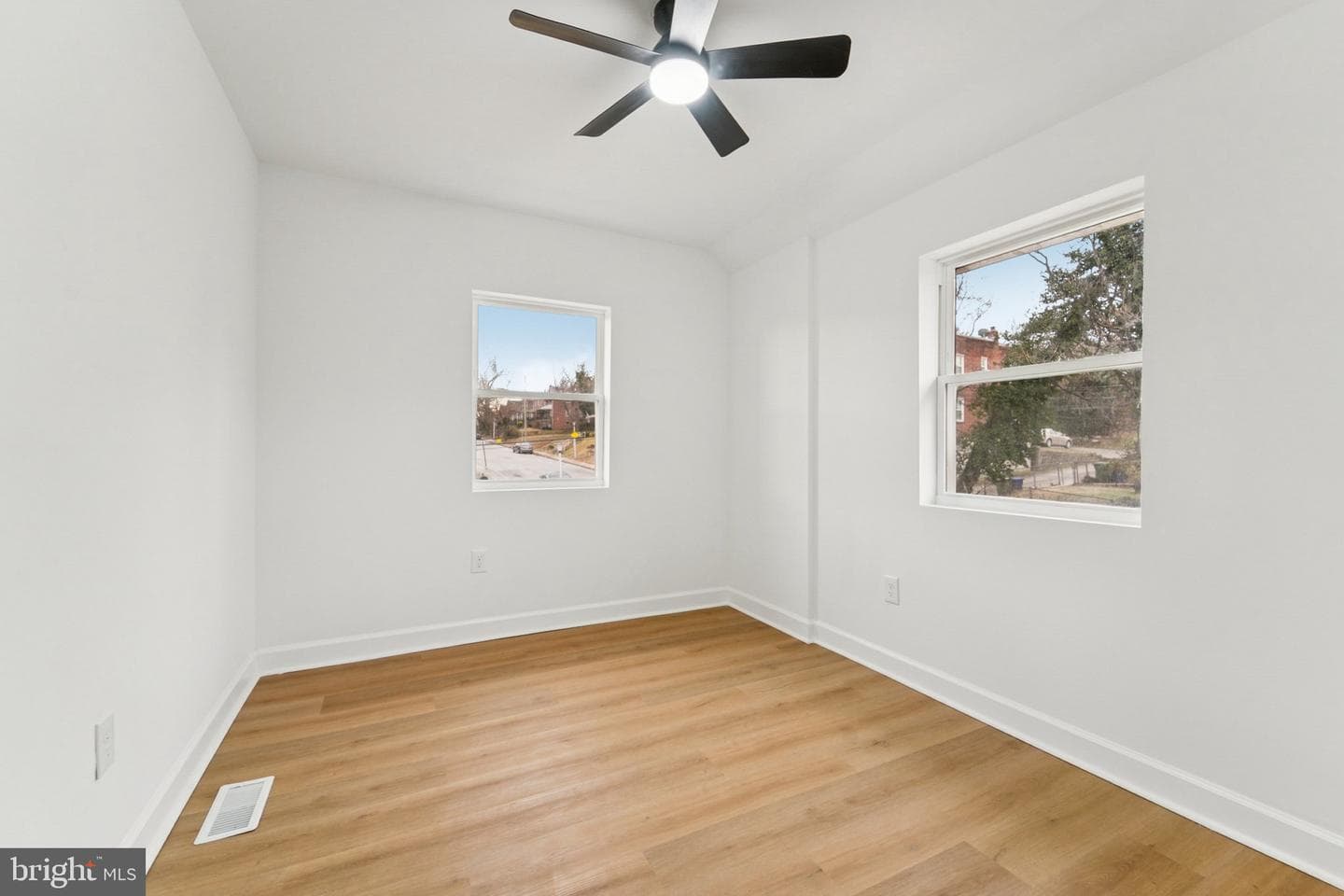 923 North Hill Road photo 19