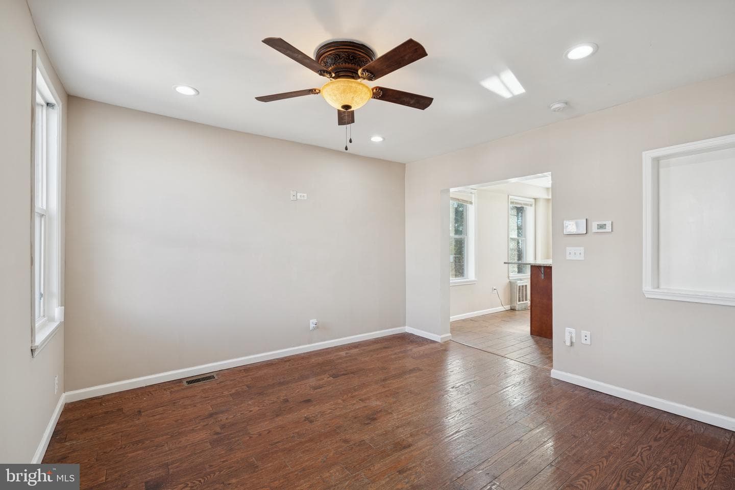 3343 Ravenwood Avenue photo 2