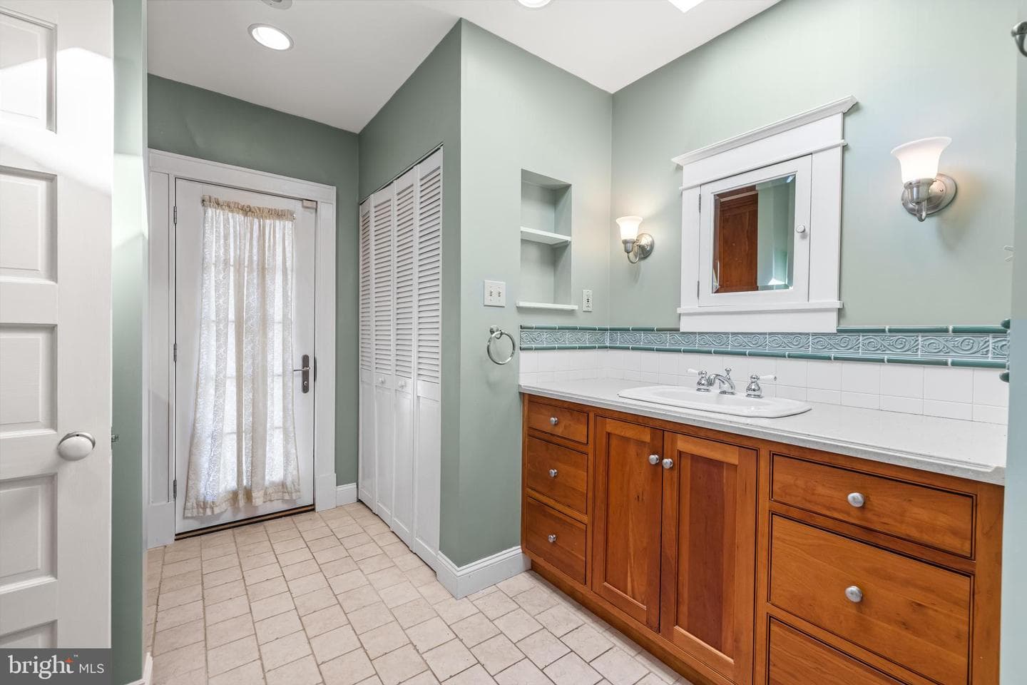 225 Hawthorne Road photo 44