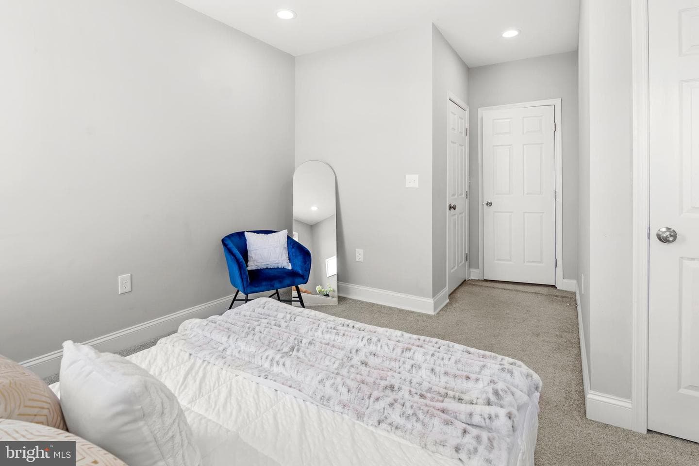 2956 Greenmount Avenue photo 12