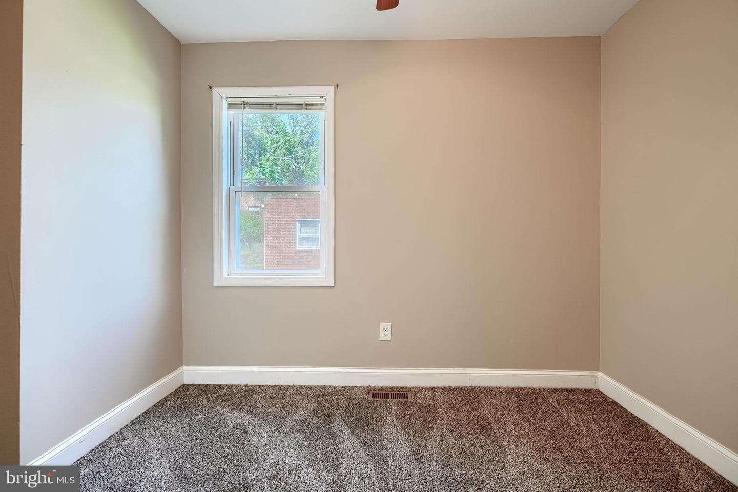 6110 Everall Avenue photo 13