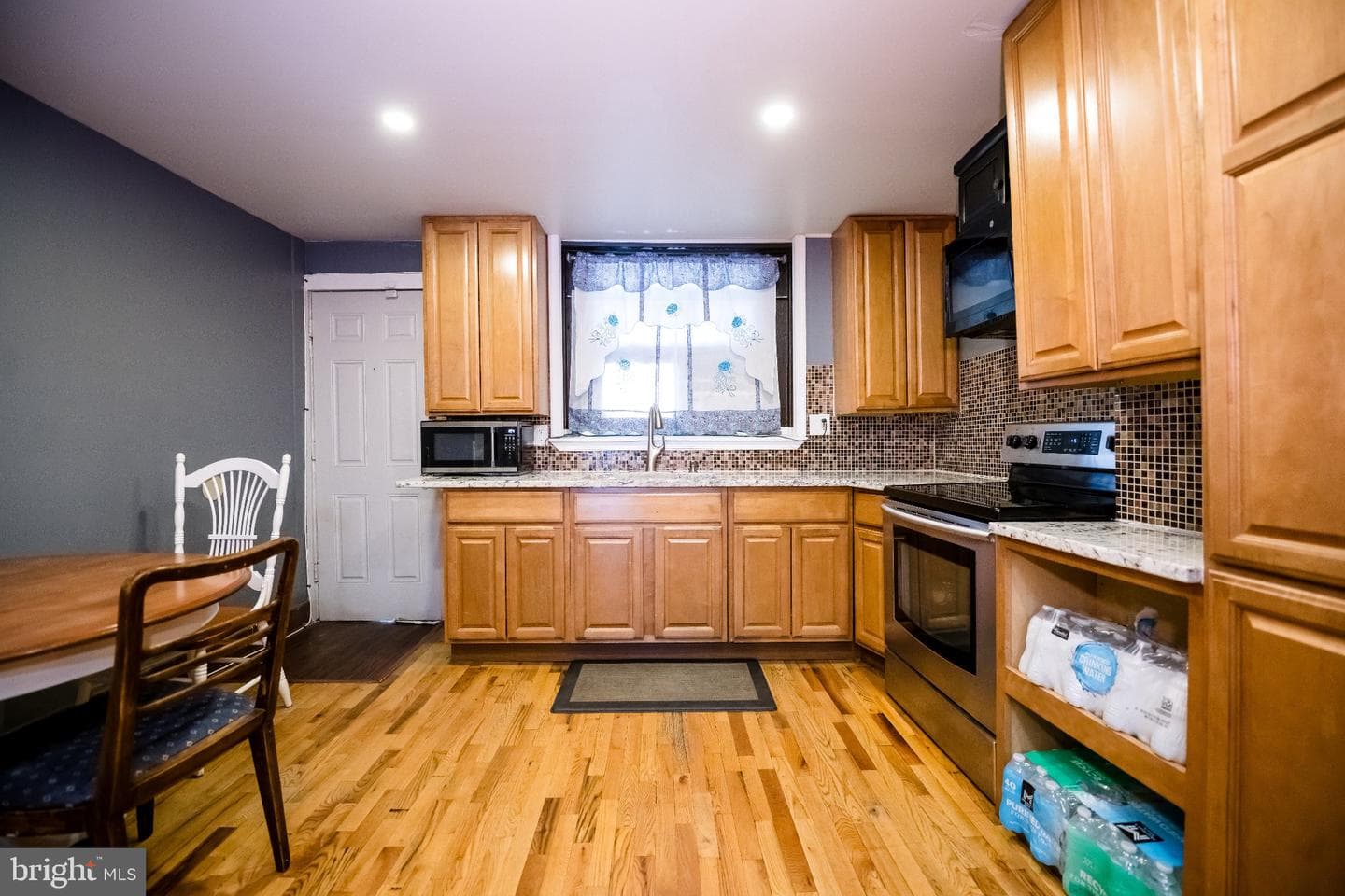 3702 E Lombard Street photo 4