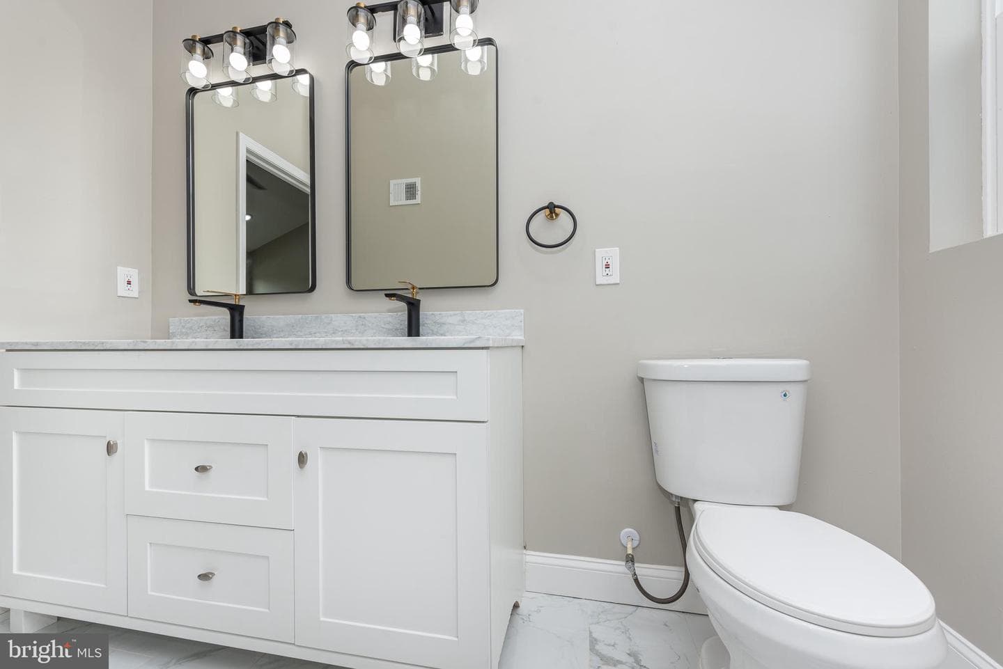 1068 W Fayette Street photo 23