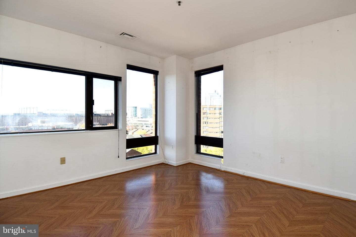 10 E Lee Street #809 photo 23