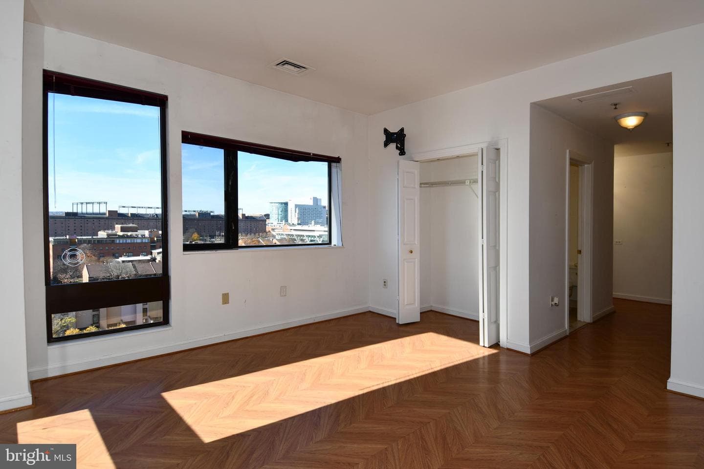 10 E Lee Street #809 photo 31