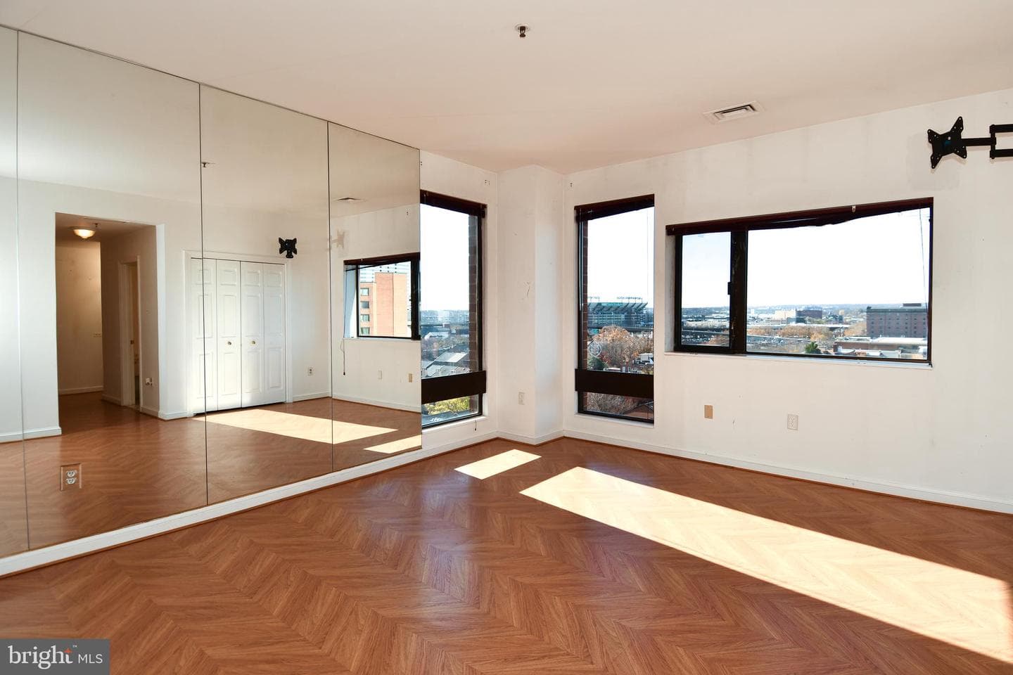10 E Lee Street #809 photo 32