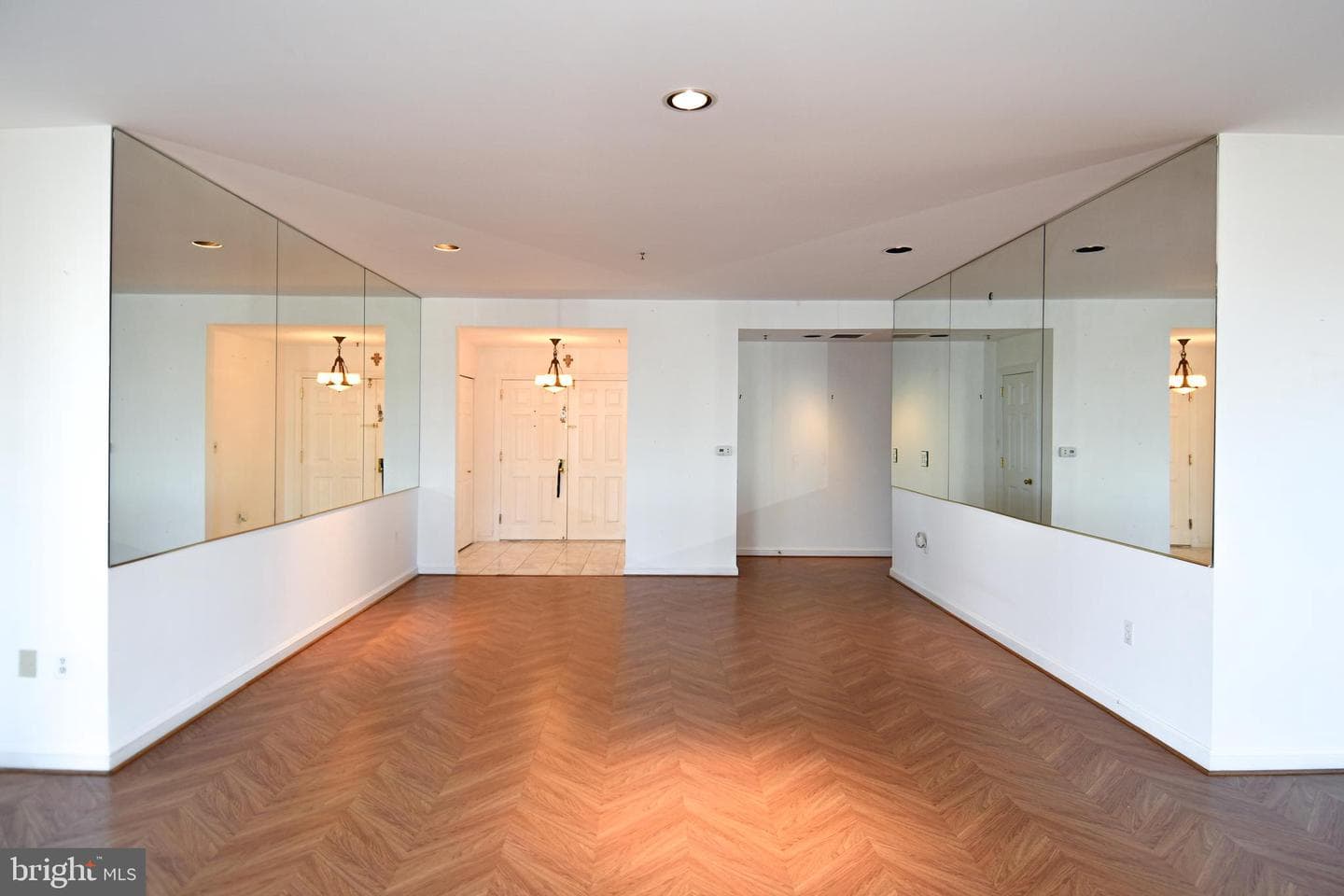 10 E Lee Street #809 photo 48