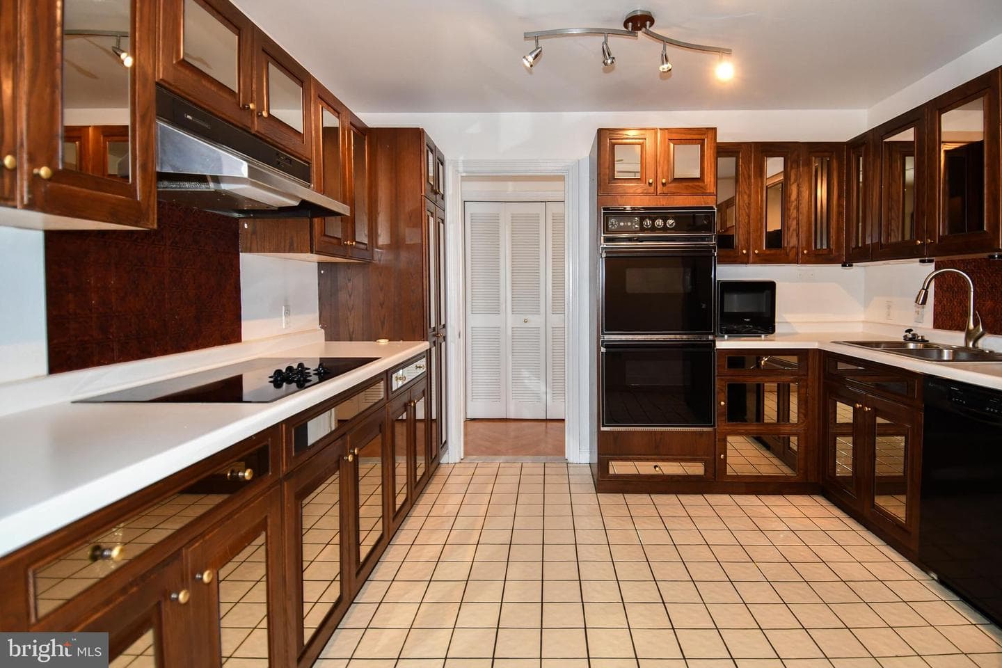 10 E Lee Street #809 photo 5