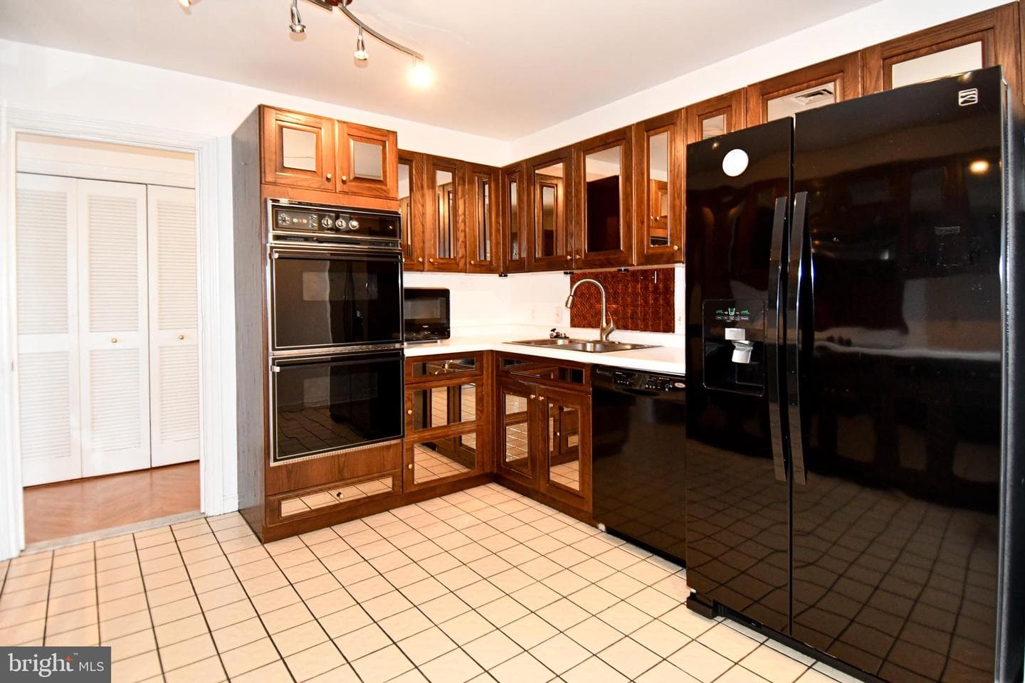10 E Lee Street #809 photo 57