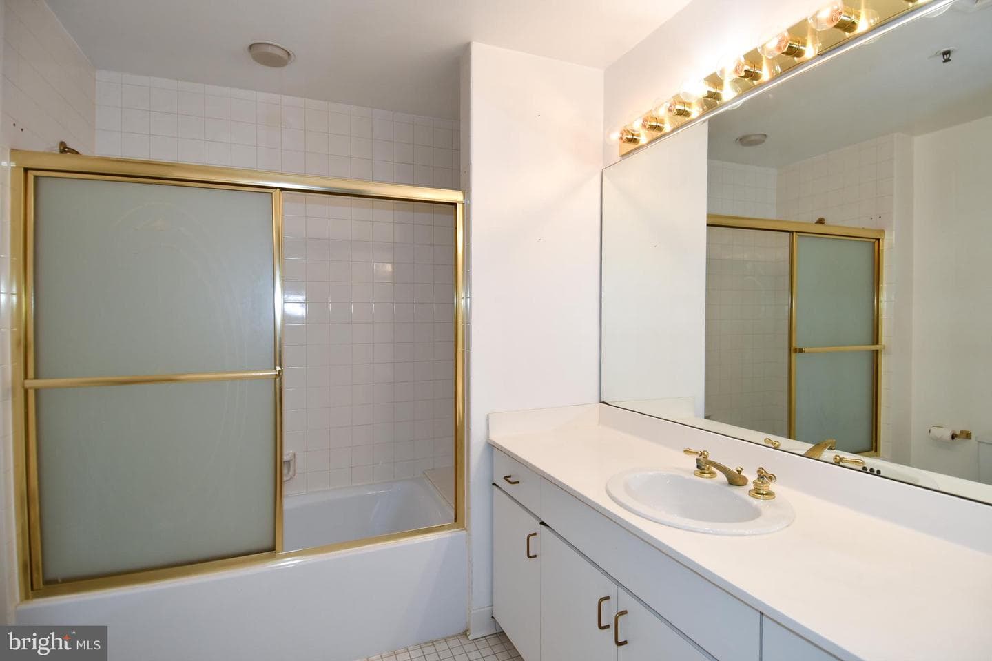 10 E Lee Street #809 photo 67