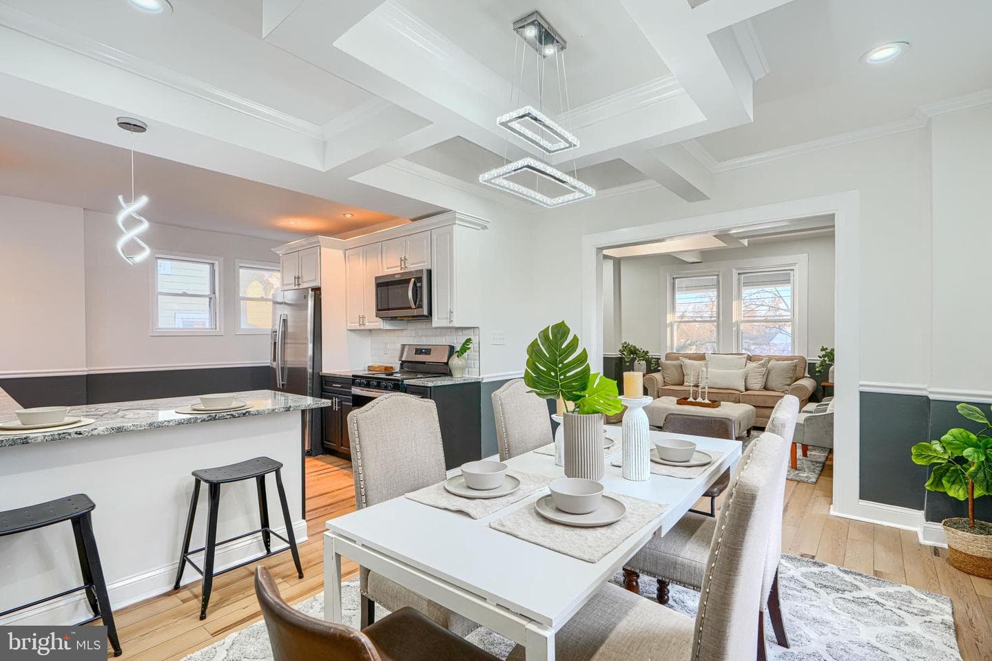 612 Woodbourne Avenue photo 4